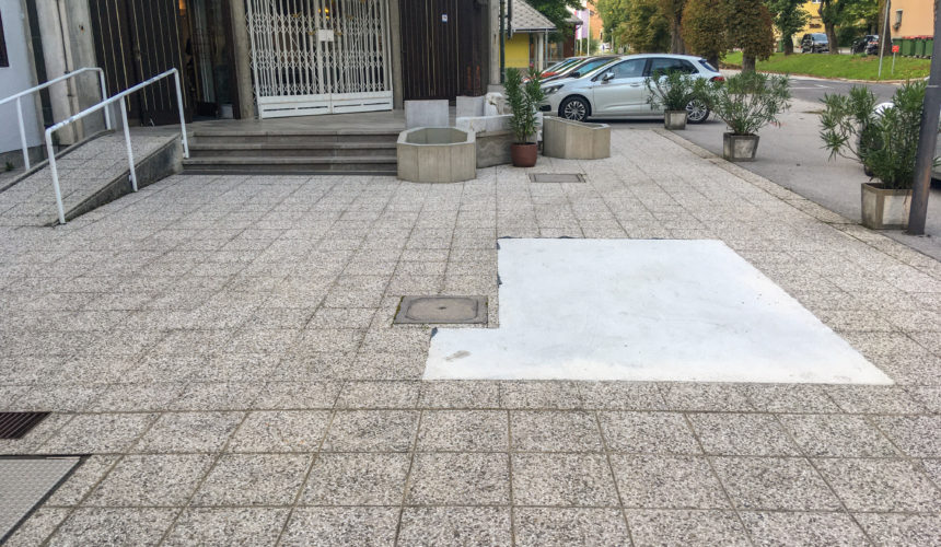 Obnova tlaku pred župnijsko cerkvijo